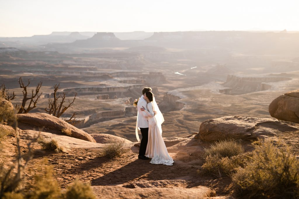 Couple married in canyonlands national park