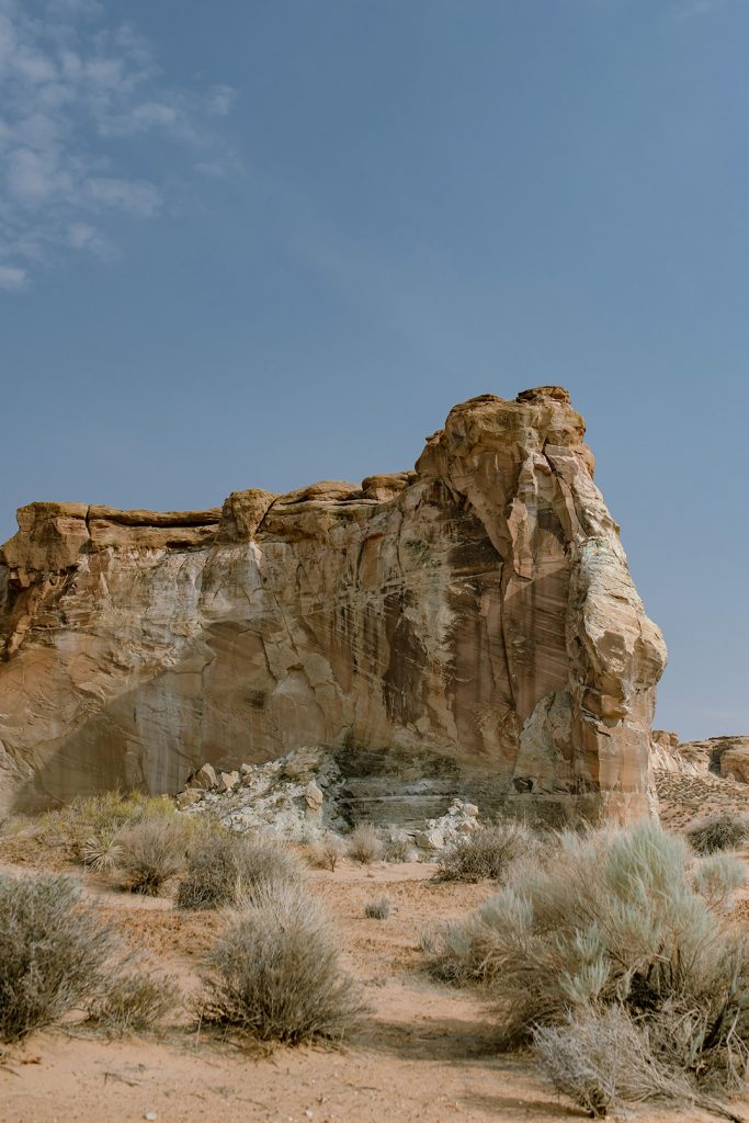 Another landscape of southern Utah dessert bluffs.