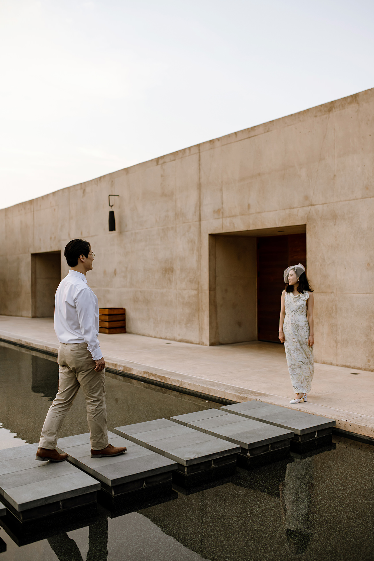 Husband and wife walking around Amangiri's modern courtyard.