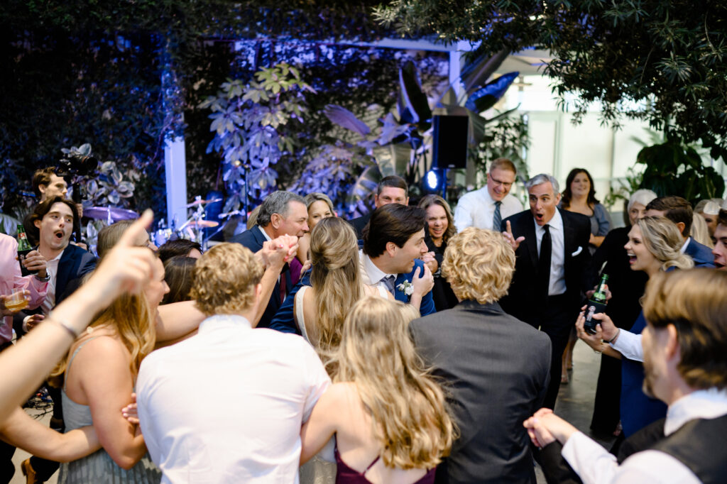 spring wedding at red butte gardens in utah